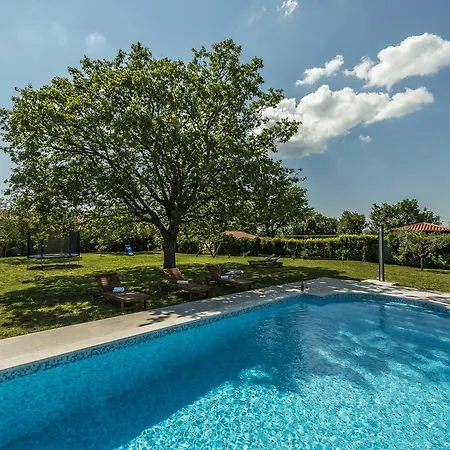 Anita Hrboki Villa Barban